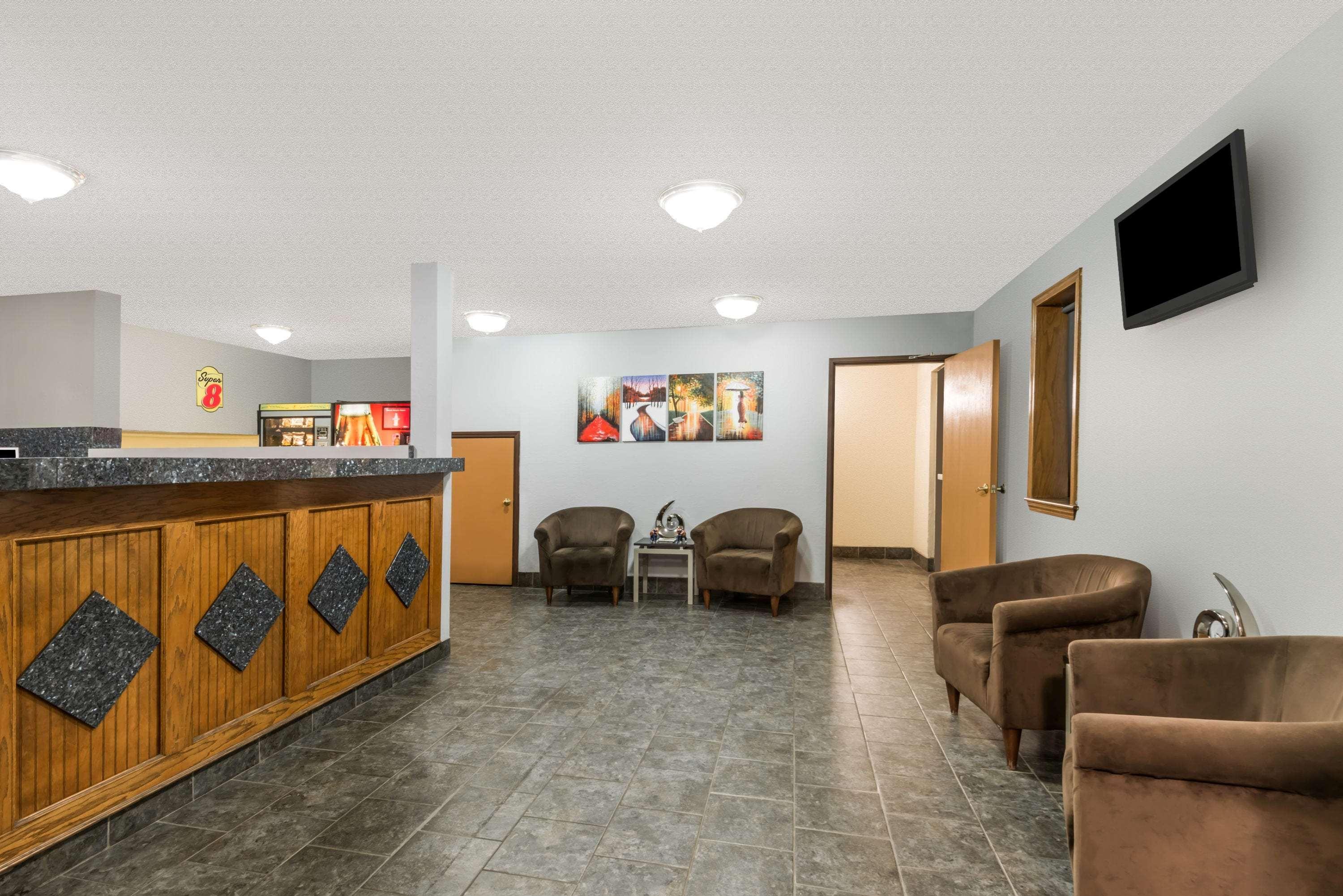 Super 8 By Wyndham Topeka/Wanamaker Rd/I-70 Exterior photo